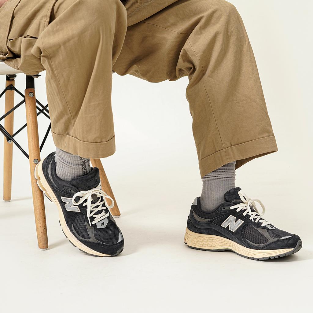 New Balance 2002R 'Phantom' Sneakers M2002RHO