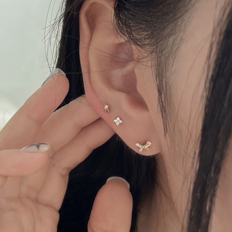 Youngglow 14k Quattro Flower Piercing Earrings