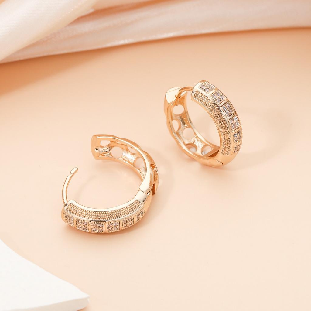 Feng Su Ring Hohlohrringe 925 Silberstift Echte Goldgalvanisierung Premium-Gefühl Diamant Hohl Persönlichkeits-Ohrringe