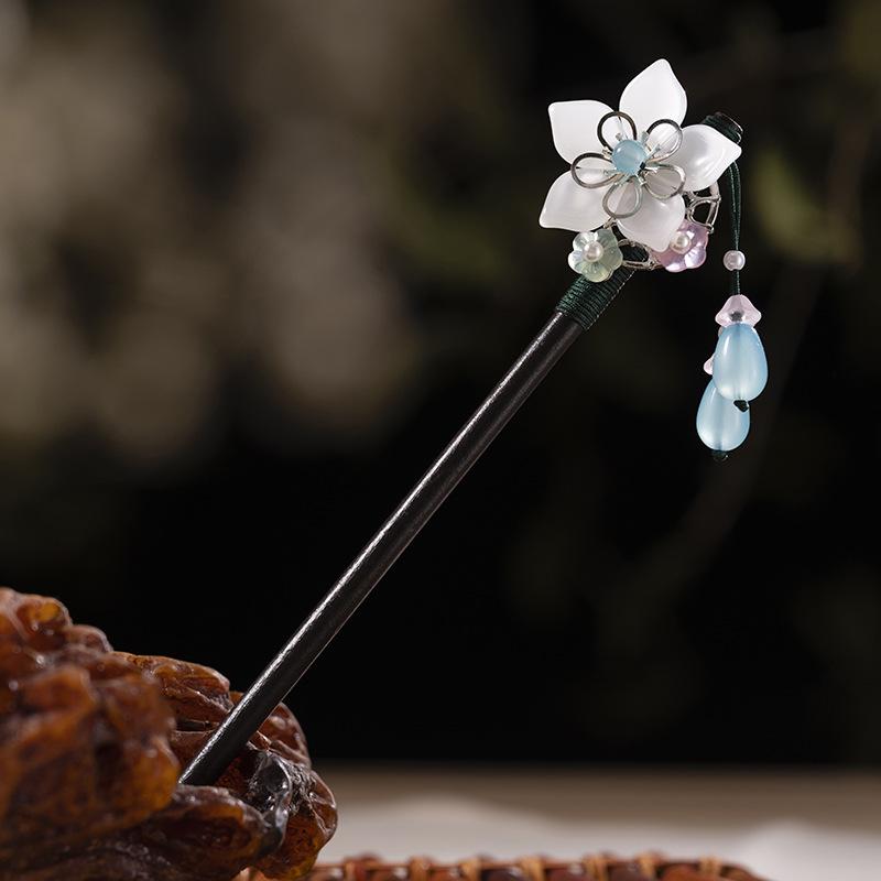 Vintage-Style Ebony Imitation Hairpin with Tassels and Wooden Step-Shaking Design for Hanfu and Ancient Costume Accessories