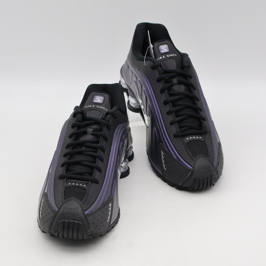 IO4546-002 Nike Shox R4 Black Metallic Silver (Men's)