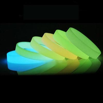 2 stücke Leucht Silikon Armband Männer Frauen Teen Sport Gummi armband Glow In Dark Party Konzert Hand Bands Armreif Zubehör