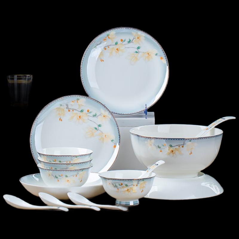 18-Piece Bone China Ceramic Dinnerware Set