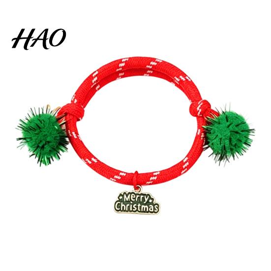 Cute Snowman Wrist Decor Christmas Bracelets, Red Green String Bracelet, Adjustable Rope Bracelet with Stackable Bell Charm And Tinsel Pom Poms,