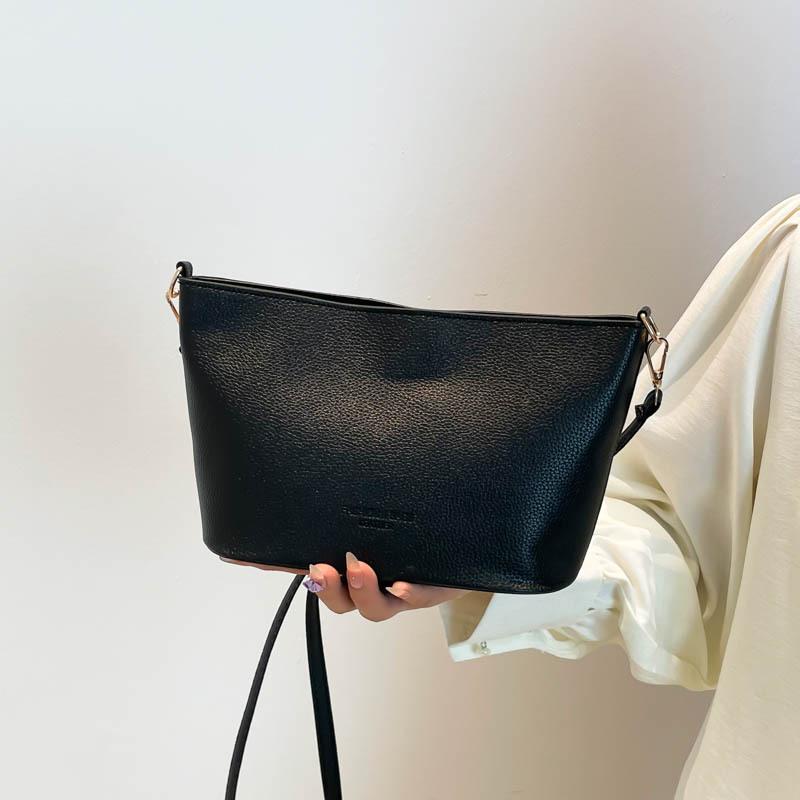 

Large-capacity temperament, foreign style, new fashion bucket bag, women s versatile summer simple and high-quality messenger bag