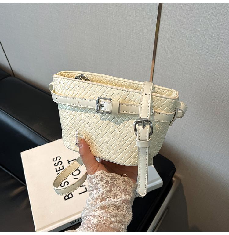 2025 New Fashion Versatile Trend Single Shoulder Small Square Hand Bag Feeling Bag Summer New Exquisite Messenger Bag