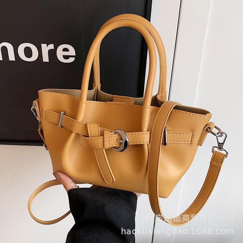 This year's popular bag women's 2025 new retro summer crossbody shoulder bag casual portable bucket bag