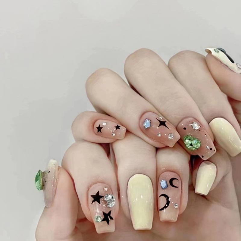 Love star and moon flash short ballet cute less fake nails European and American ins wind wearing nail French manicure