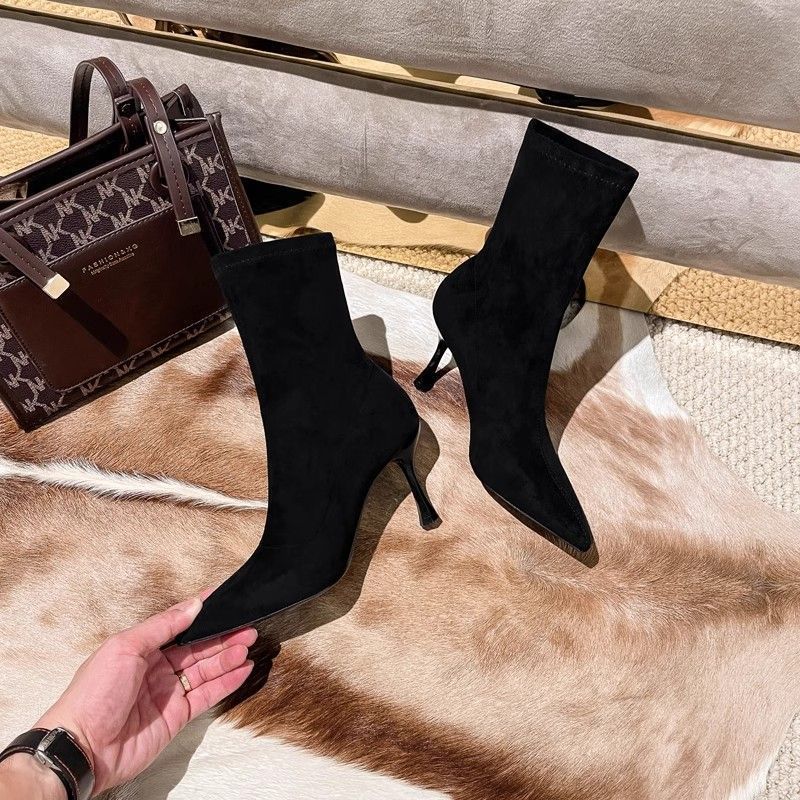 Fashion and versatile design sense, medium tube pointed short boots are super beautiful and thin, thin heels, high heels, and autumn new models.