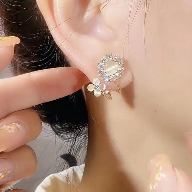Elegant Cat's Eye Stone Flower Earrings: High-End S925 Silver Needle Studs, New Summer Niche Design