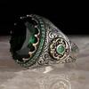 New Inlaid Emerald Mens Luxury Ring Retro Domineering Personality Jewelry for Banquet Party Gifts