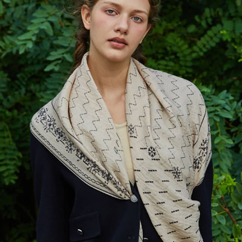 ANA MAISON Text from Ivory Silk Wool Scarf [PMsw-1427]