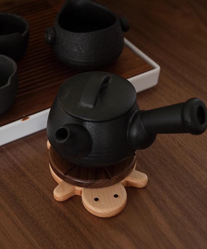 Kreativní a roztomilý tvar Černý ořech Masivní dřevo Želva Izolační podložka Konvice Čajová podložka Nádobí Ozdoby na stůl proti opaření