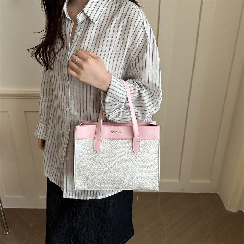 New color matching women's casual new texture spring and summer fashion large capacity portable shoulder messenger bag