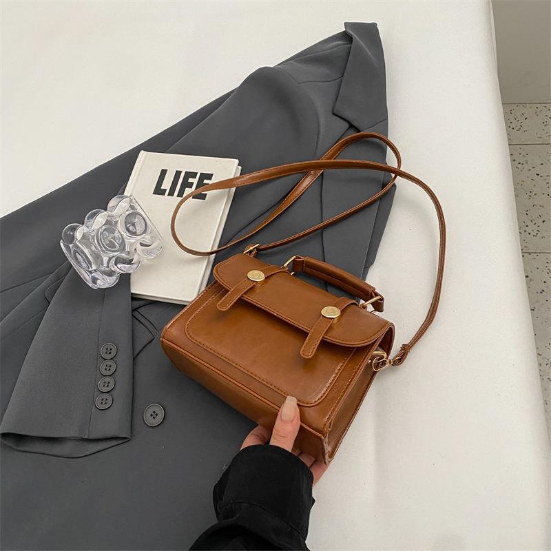 Temperament Commuter Retro Fashion Handbag 2025 Winter New Versatile Ins Solid Color Texture Messenger Small Square Bag