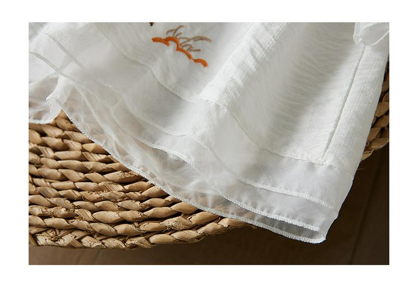 2023 Summer Retro Embroidered Cotton Linen Shirt with Frog Buttons
