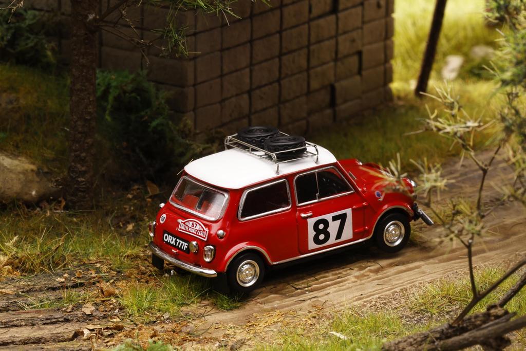 Gaincorp Products GCD Mini Cooper with 2 Spare Fully Assembled Model 1/64 #87 Tires, Red, (KS078-660)