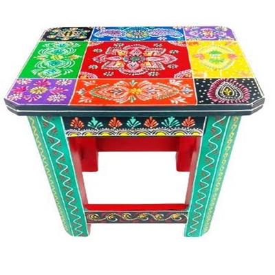 Taburete de madera pintada de 25,4 cm y mesa auxiliar.