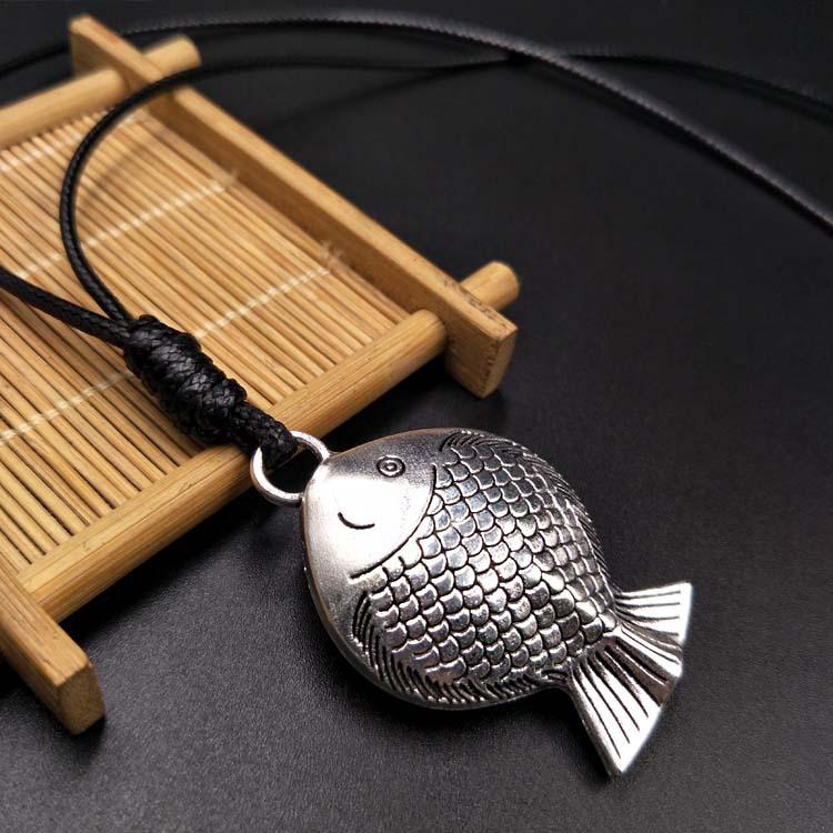 Collana con Ciondolo Pesce Auspicioso Stile Letterario Donna Retro Ciondolo Pesce Corda di Cuoio Catena per Maglione Ciondolo