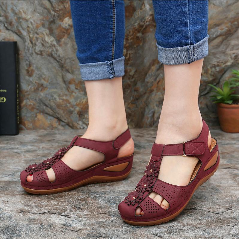 Summer Women Wedge Sandals Flower Vintage Closed Toe Shoes Adjustable Hook Loop Wedges Women Hole Shoes Casual Platform Sandals