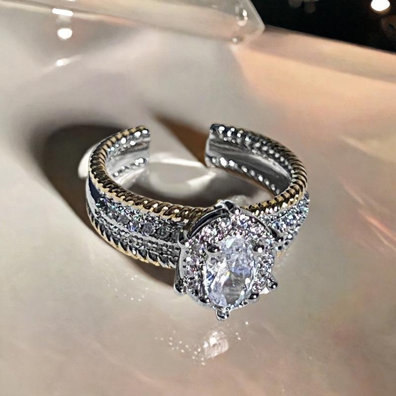 Luxuriöser Schlangenring mit vollem Diamantbesatz: Glänzende, Hochwertige Offene Kupfer Münze für Damen