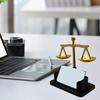 Suport Cărți de Vizită Balanța Justiției Suport Card Practic Decorativ Organizator de Birou pentru Cabinet Avocatură & Uz Profesional