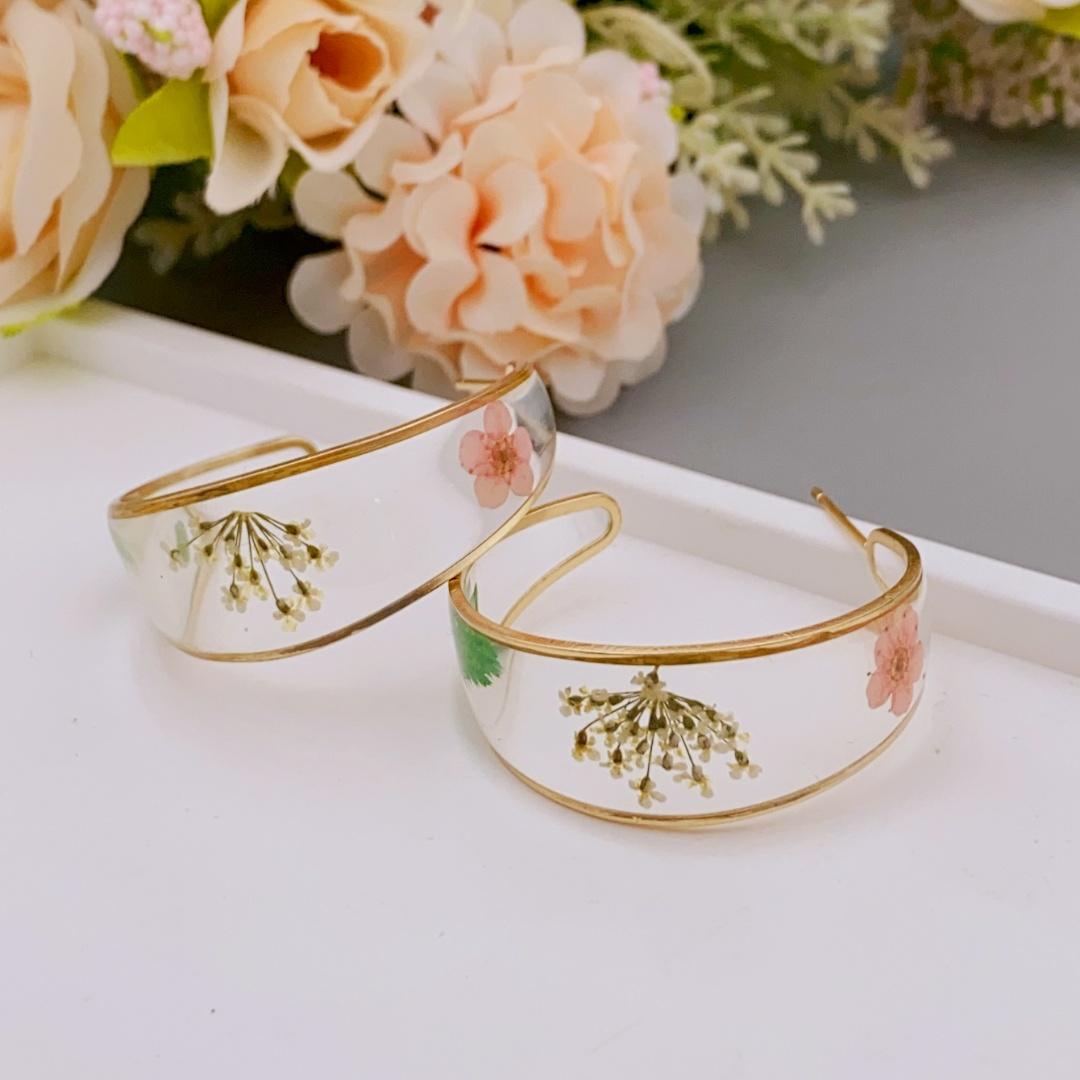 

Модні європейські та американські сережки зі смоляними квітами, стильні жіночі сережки ручної роботи у формі С