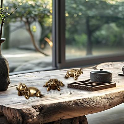 Brass Solid Frog Figurine Mini Retro Frog Ornament Paperweight Tea Pet Desktop Miniature Frog Decoration for Home Decor Tea Lovers