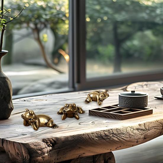 Brass Solid Frog Figurine Mini Retro Frog Ornament Paperweight Tea Pet Desktop Miniature Frog Decoration for Home Decor Tea Lovers