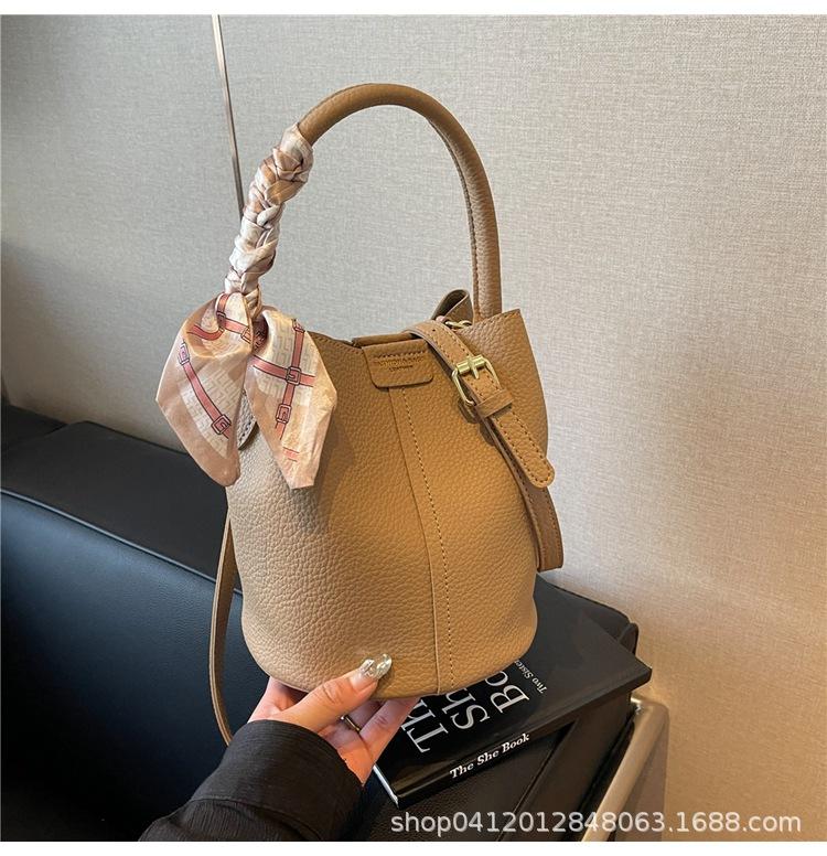 Fashion Lychee Pattern Portable Bucket Bag Versatile Messenger Bag Internet Celebrity Popular Commuter Shoulder Bag
