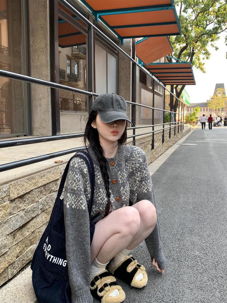 Women's Autumn/Winter Fair Isle Jacquard Knit Cardigan - Round Neck, Single-Breasted, Loose Fit Sweater Coat