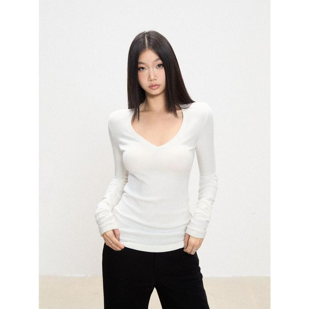 Gentle & Sweet Early Spring V-neck Slim Fit Women's T-shirt