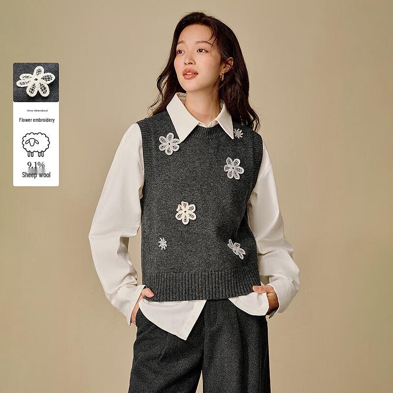 

Женский вязаный жилет INMAN с цветочной вышивкой M