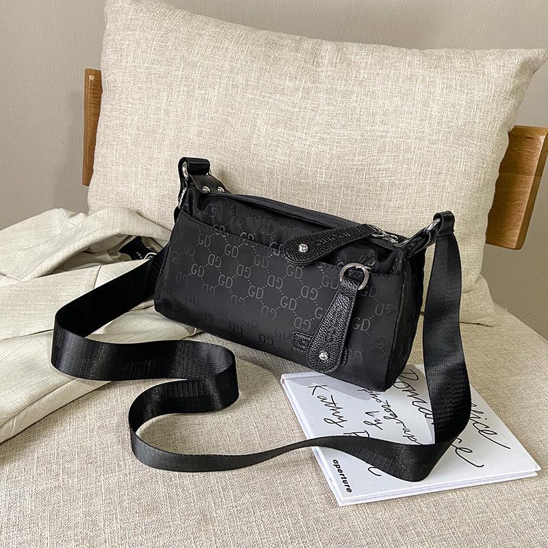 Wodoodporna damska torba typu cylindryczna z nylonu na ramię z 2023 r.