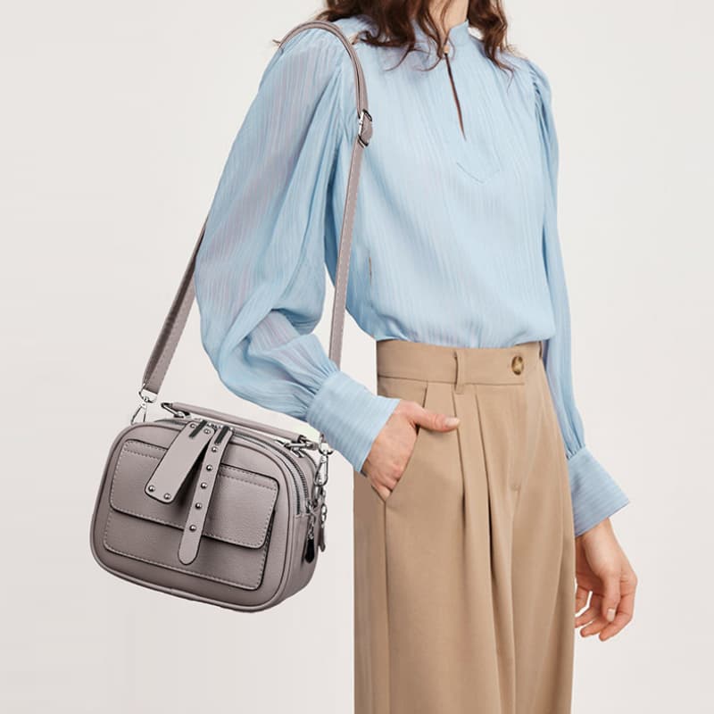 Stylish and simple portable messenger small square bag