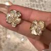 Clips de ureche floare placat cu aur de 18K - Fără perforare, Versatil, Design rafinat pentru femei.