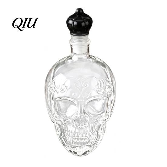 Barware Skull Decanter Whiskey Decanter, 500ml Gothic Glass Bottle with Stopper, Halloween Spirit Dispenser for Home Bar, Creepy Liquor