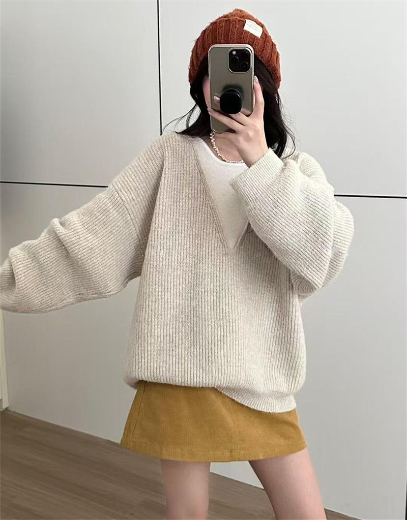 

Fake two-piece pullover sweater women s autumn and winter new large size loose lazy wind v-neck knitted sweater top average size