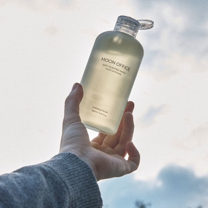 Moonoffice Emerald Musk Hand & Body Wash 250ml
