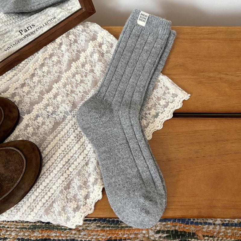 Woolen Socks for Women In Autumn and Winter Maillard Vertical Mid-calf Socks with Fabric Labels for Warmth Long Pile Socks
