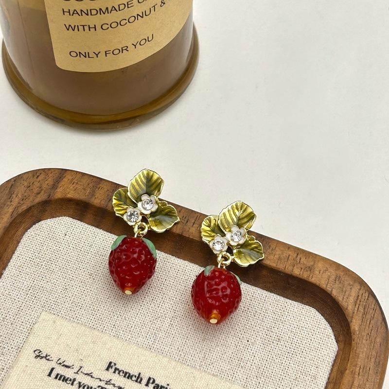 Cute Sweet Zircon Simulation Red Strawberry Earrings Dangle Fruit Strawberry Leaf Stud for Women Wedding Party Jewelry Gifts