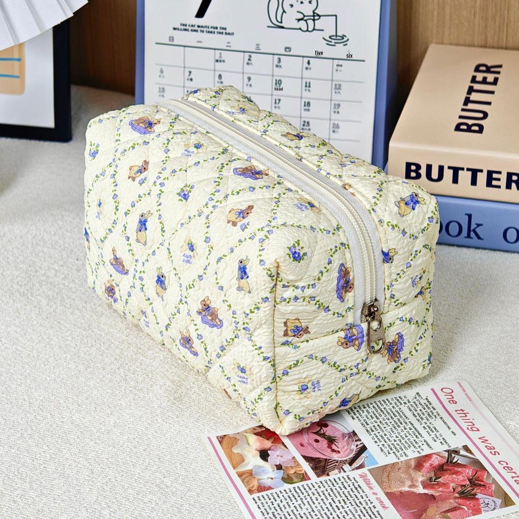 Large Capacity Little Bear Print Makeup Bag – Portable Girlish Polyester Toiletry Storage
