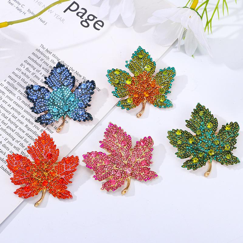 Heavy Industry Rhinestone Maple Leaf Brooch High-end Women's Exquisite Luxury High-end Niche Brooch Suit Coat Pin Accessories