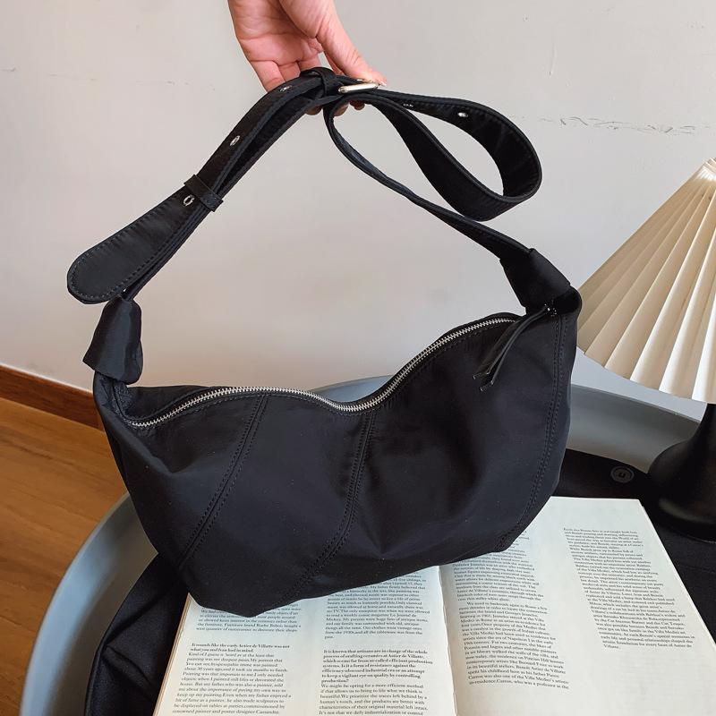 Niche Bag Women's Spring and Summer New Simple and Versatile Shoulder Messenger Bag Casual and Lightweight Dumpling Bag