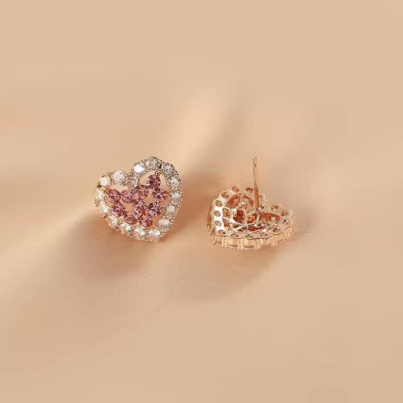 1 pár růžových diamantových doplňků do náušnic ve tvaru srdce a jemného lesního stylu