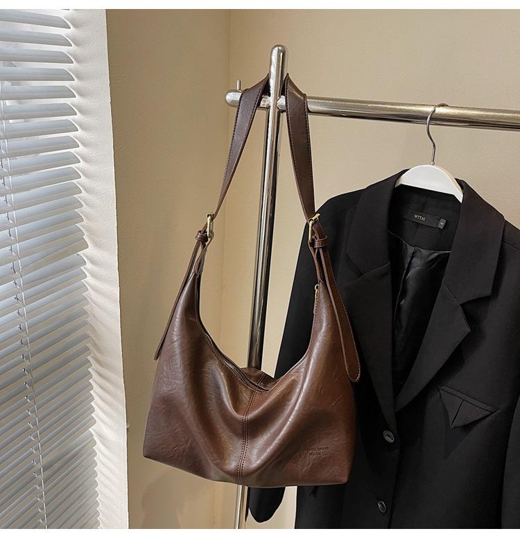 2025 new fashion messenger bag single shoulder large capacity tote bag women's bag fashionable simple casual bag