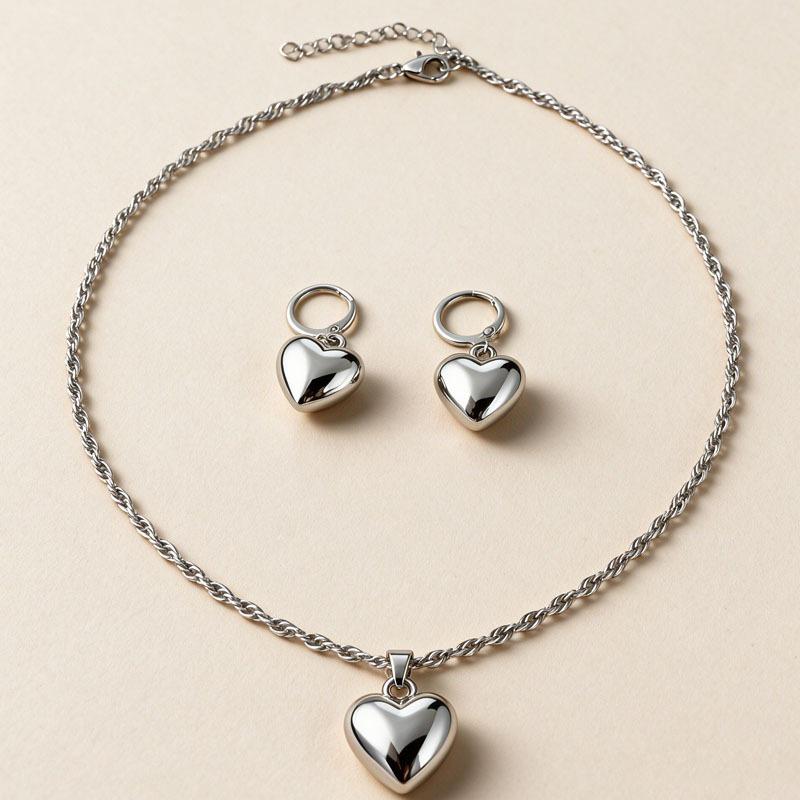 Elegant Heart Pendant Necklace: Simple, Versatile Japanese & Korean-Inspired Clavicle Chain for Women