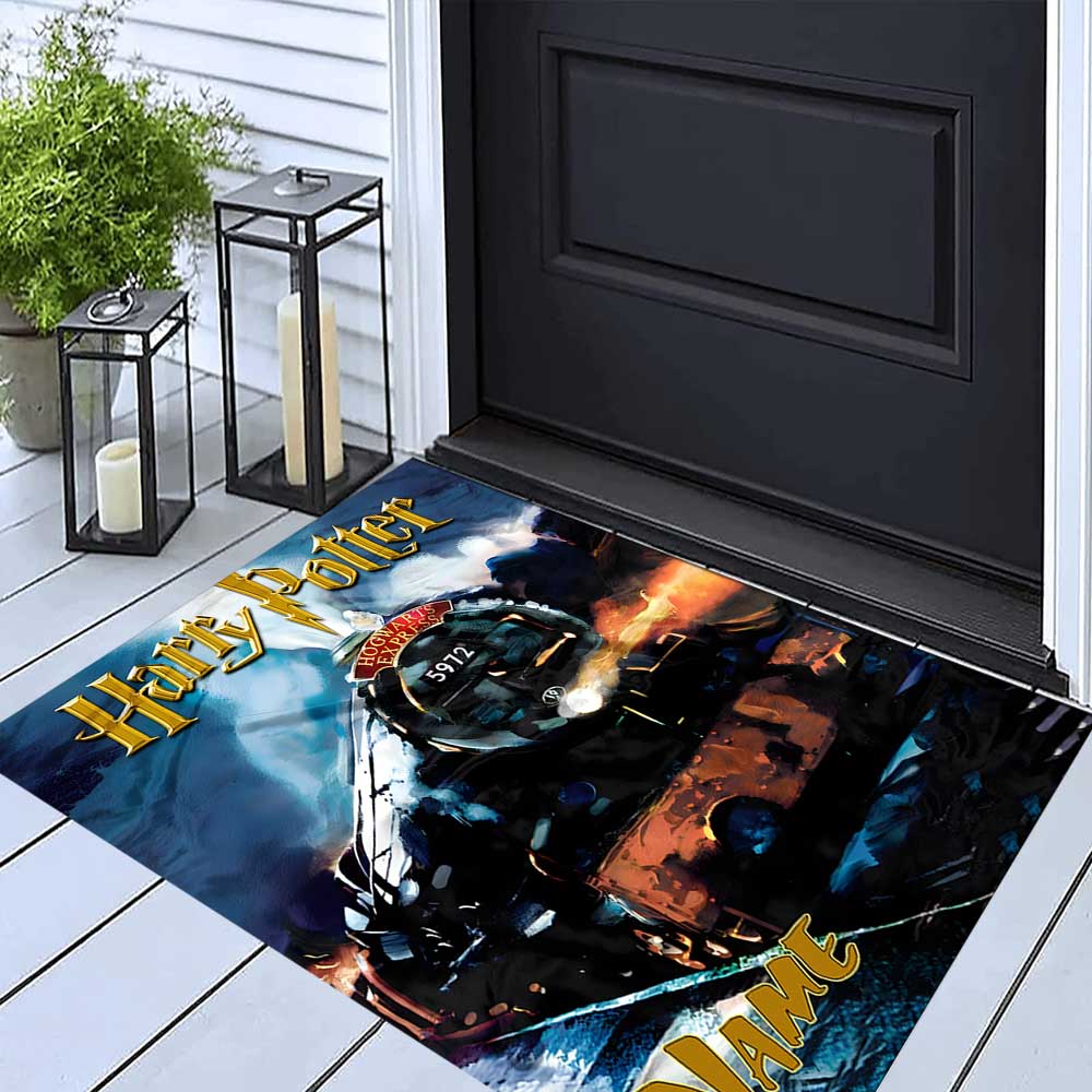 Warner Bros. Funktioniert (61) Personalisieren Sie Ihren Namens-Teppich, Ihr Bürostuhl-Kissen, Ihr Geschenk für Schlafzimmer und Wohnzimmer zu Hause.