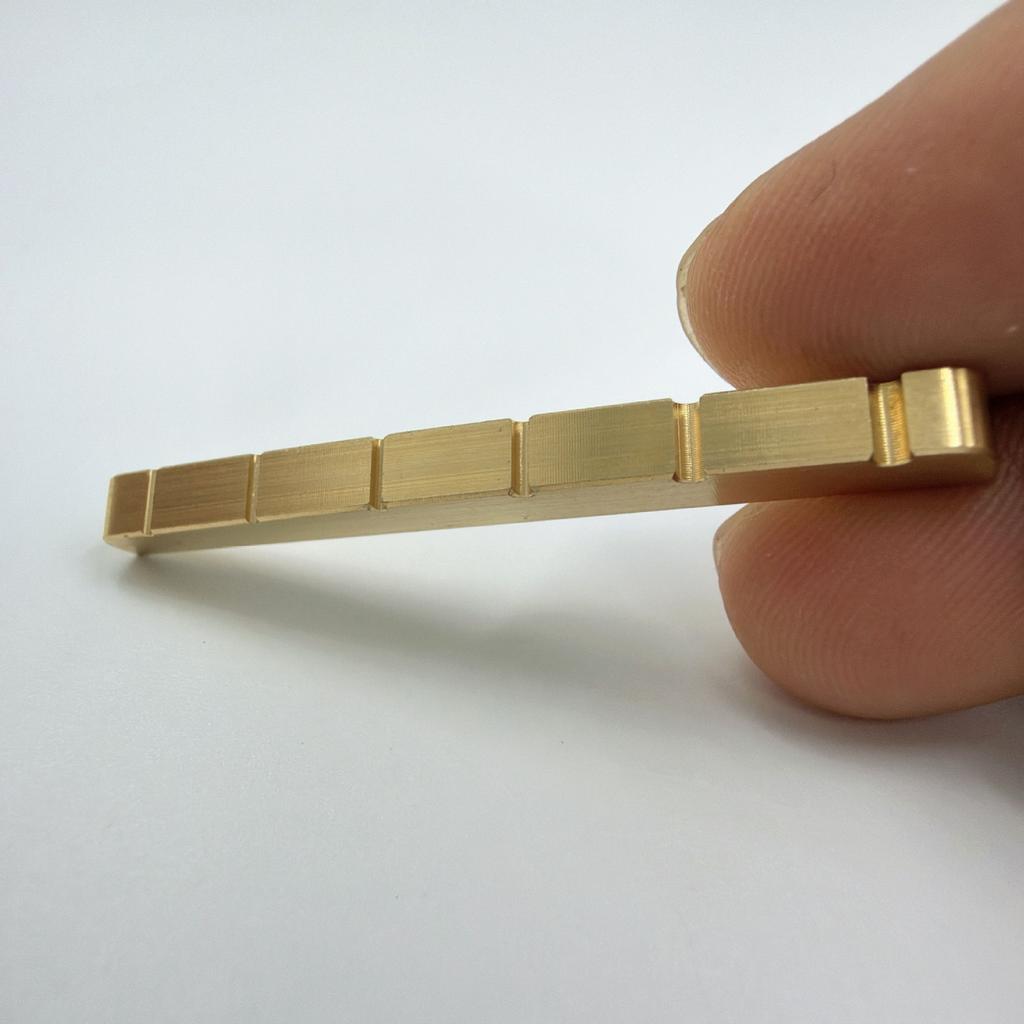 ST 6-Saiten E-Gitarre Messing-Sattel Massiver Reinkupfer E-Gitarren-Sattel Brücke: 42 mm/43 mm lang