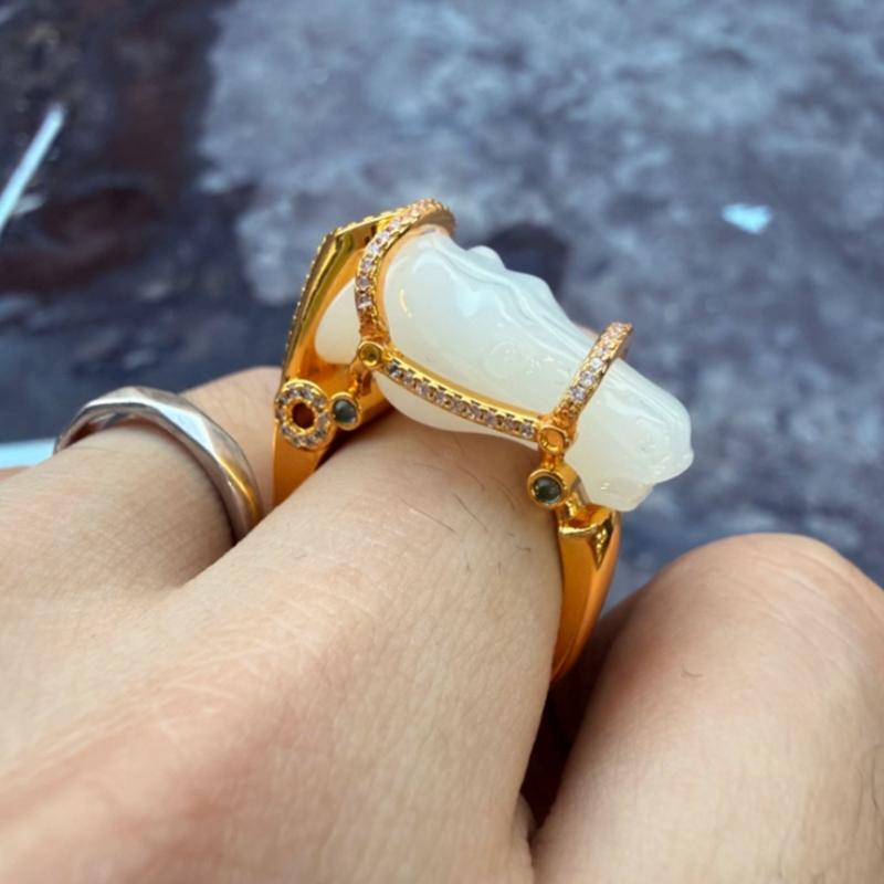 Horse Statement Ring Gold Tone Alloy Fashion Jewelry with Decorative Center, 0.67 In Inner Diameter for Daily Styling, Festive Looks and Gift Giving
